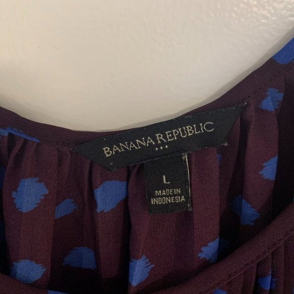 Banana Republic Pleated Chiffon Sleeveless Blouse - Picture 4 of 4